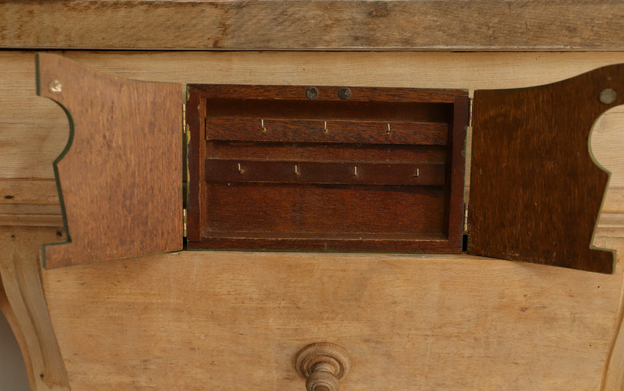 Boîte à clés ancienne